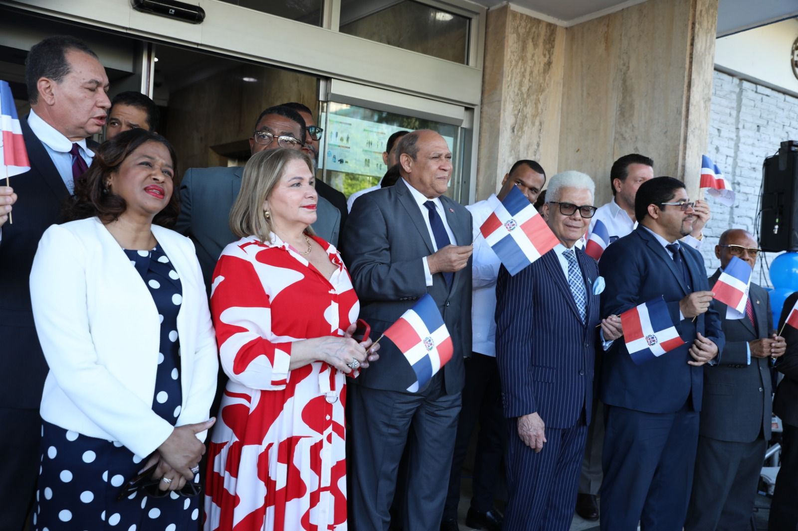 MESCyT exalta legado de Duarte en izamiento de bandera con el Senado