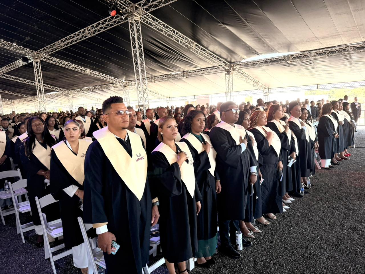 UFHEC inviste 1,221 nuevos profesionales en histórica primera graduación del Campus San Juan – Las Matas (5)