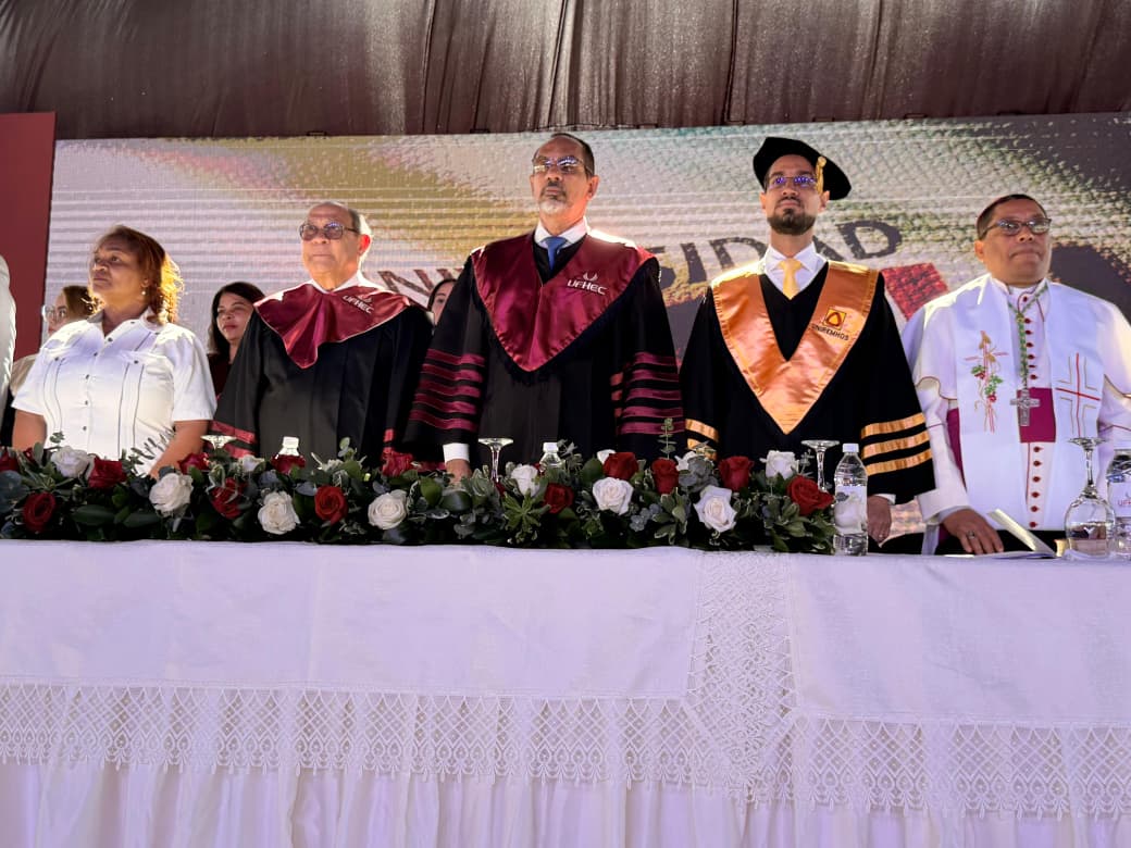 UFHEC inviste 1,221 nuevos profesionales en histórica primera graduación del Campus San Juan – Las Matas (7)