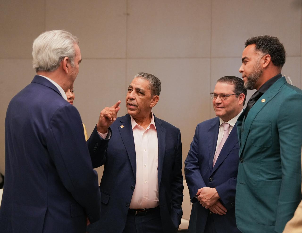 Yayo Sanz Lovatón destaca en cumbre internacional cómo RD convierte inversión extranjera en empleo local