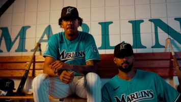 Eury Pérez y Sandy Alcántara, compadres dentro y fuera del terreno