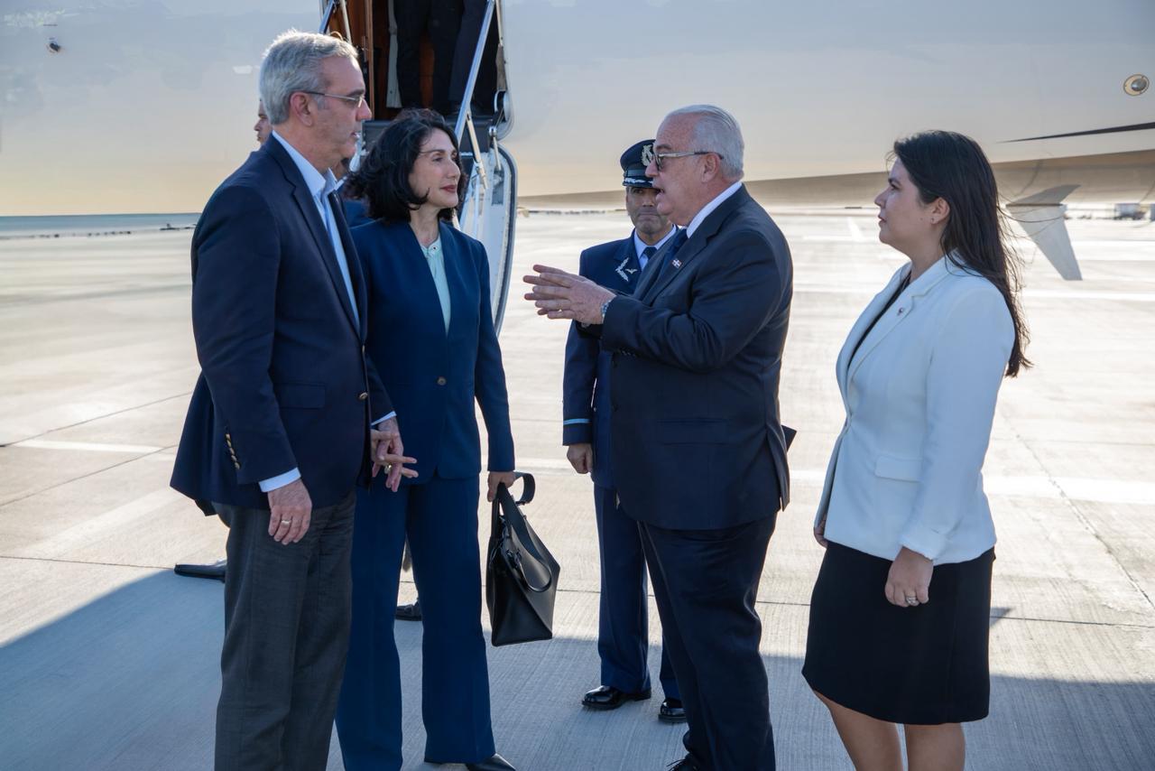 Abinader llega a Chile para investidura del presidente José Antonio Kast (1)