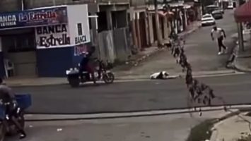 (VIDEO) Adolescente en motocicleta eléctrica mata mujer de 70 años en San Luis, SDE