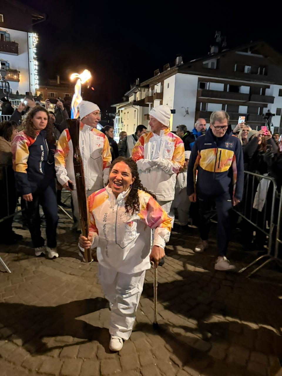 Alejandra Aybar durante recorrido oficial de la antorcha de los Juegos Paralímpicos de Invierno Milano Cortina 2026 (Foto: Fuente externa)
