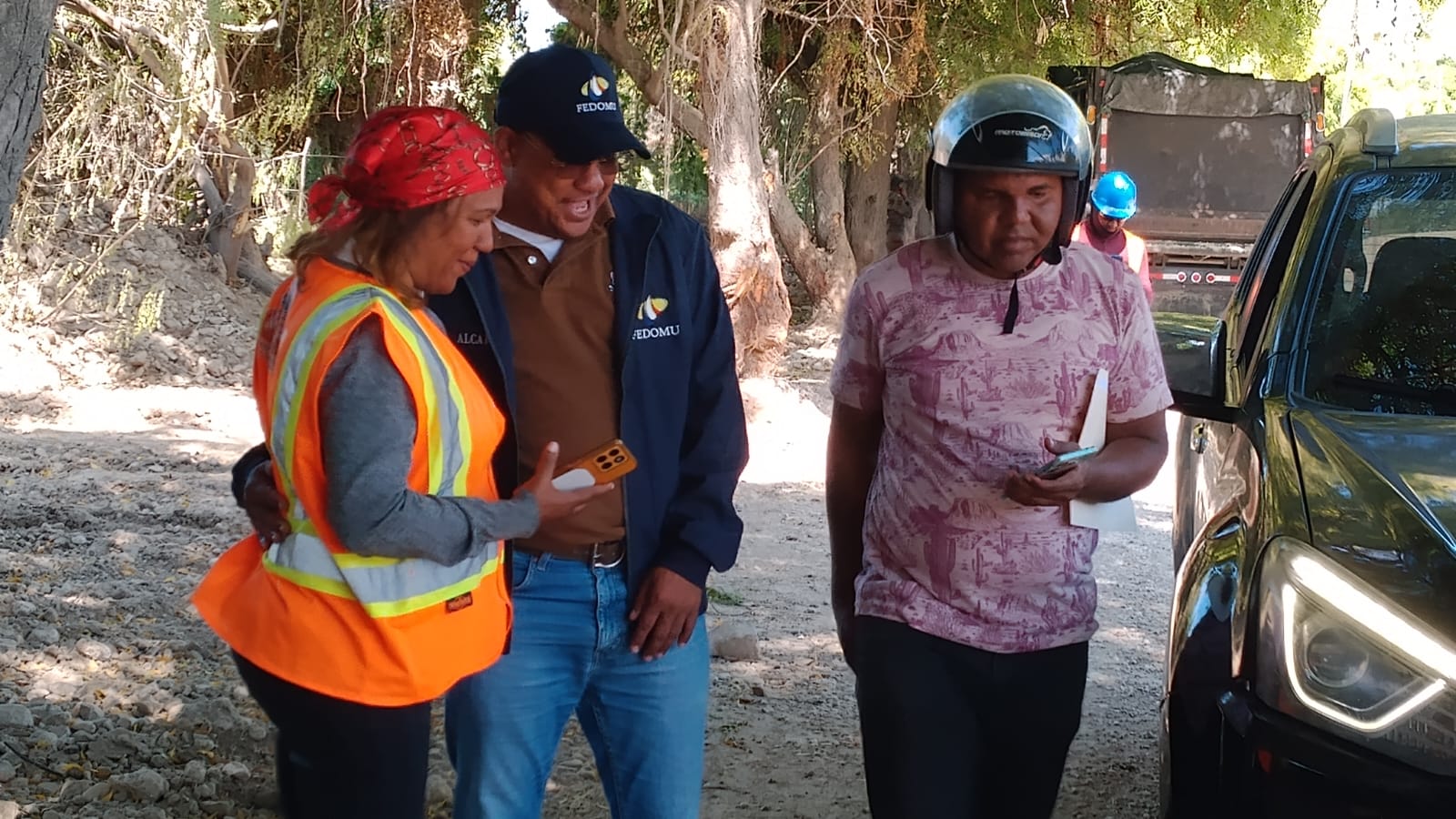 Avanzan trabajos de asfaltado en tramo El Estero-Villa Jaragua (4)