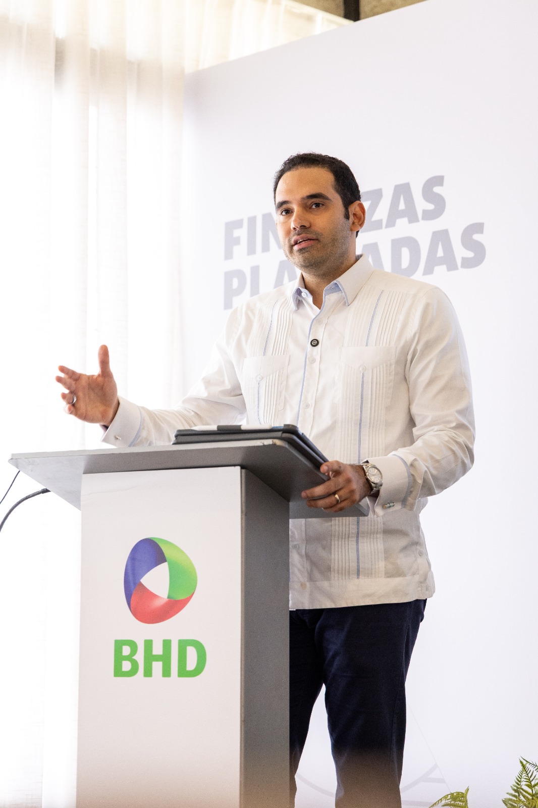 Banco BHD realiza taller de finanzas digitales para adultos mayores (1)