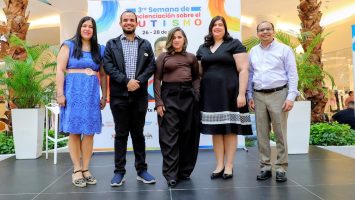 Especialistas abordan impacto de pantallas, redes de apoyo y terapias con animales en jornada sobre autismo