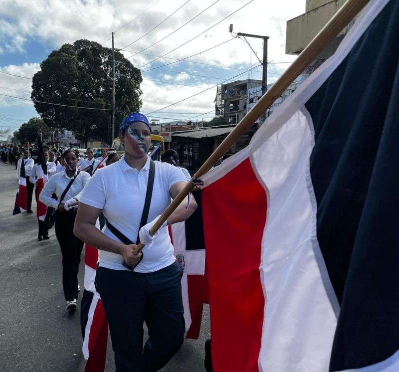 Capotillo se viste de Patria con caminata cívica en honor a los padres de la patria. (Fuente externa)