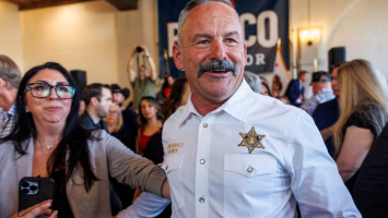 Sheriff republicano incauta 650.000 votos emitidos en un plebiscito en California Sheriff republicano incauta 650.000 votos emitidos en un plebiscito en California
