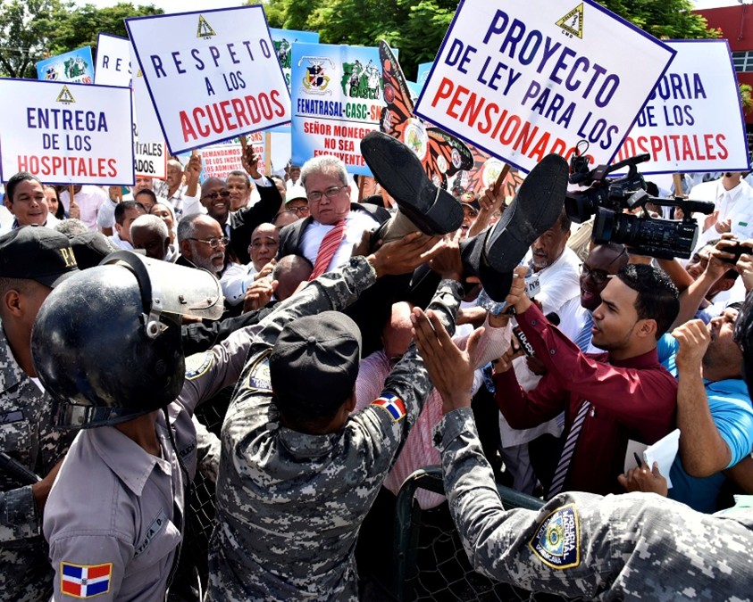 Dejenme entrar que soy medico Nehemias Castro 1er LUGAR 2018 Diario Libre