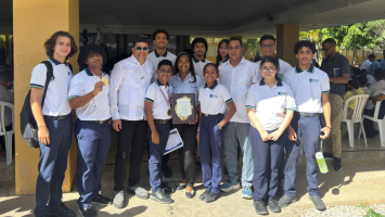 Colegio San Martín de Porres triunfa en olimpiadas distritales y recibe reconocimiento de Alcaldía SDE