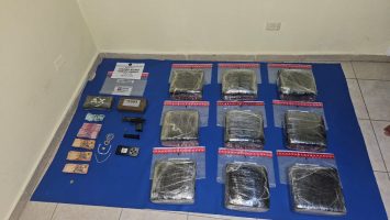 Arrestan raso ERD con 90 libras de marihuana y dos paquetes de presunta cocaína en Barahona