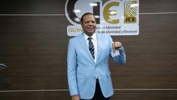 Eddy Alcántara resalta seguridad y tecnología de la nueva cédula de identidad