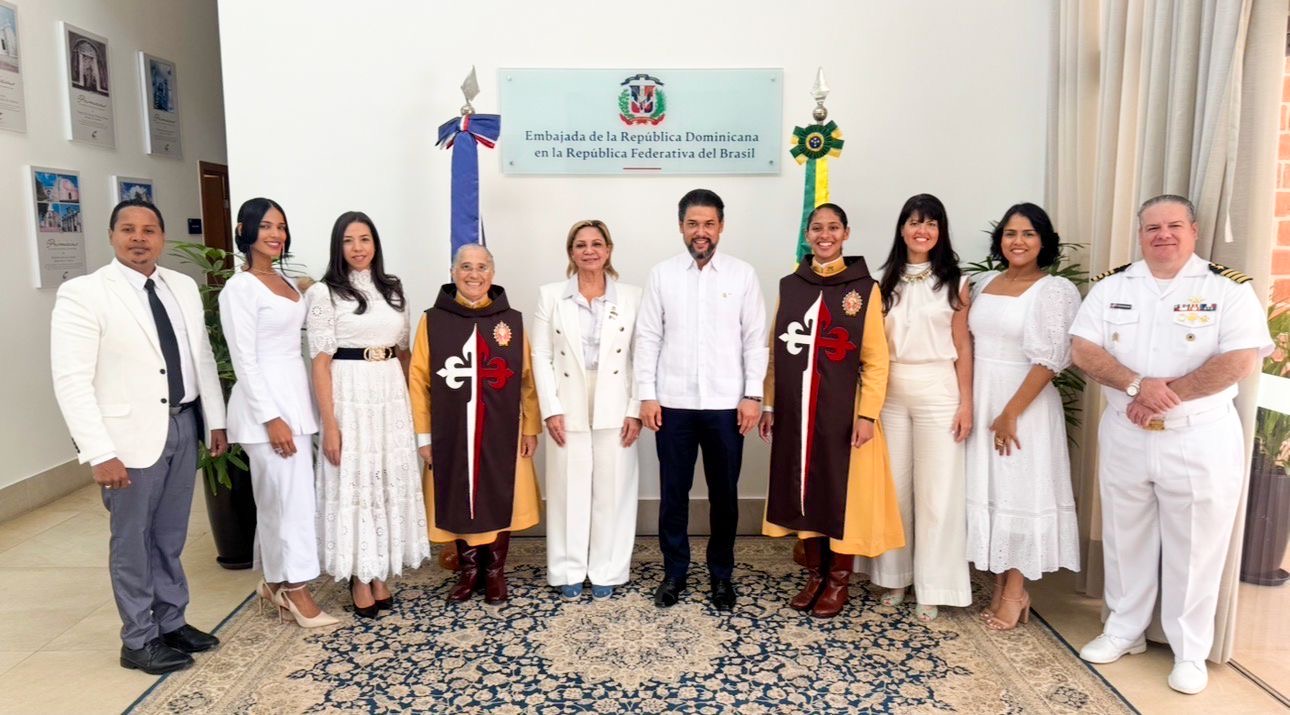 Embajada RD en Brasil reconoce labor social de Yolaynet Encarnación en Día Internacional de la Mujer (3)