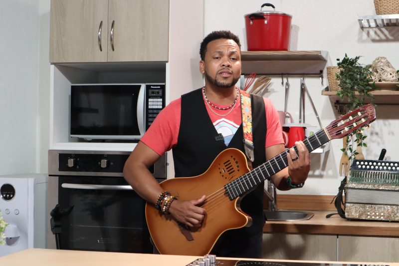 Fermín Ceballos, cantautor. (Foto: Emmanuel Blanco)