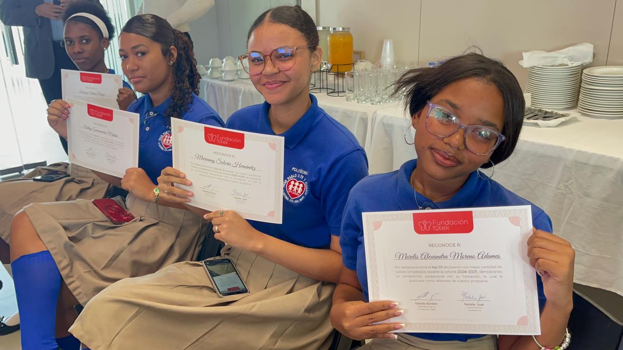 Fundación iQtek fortalece el talento digital con graduación de 30 jóvenes (2)