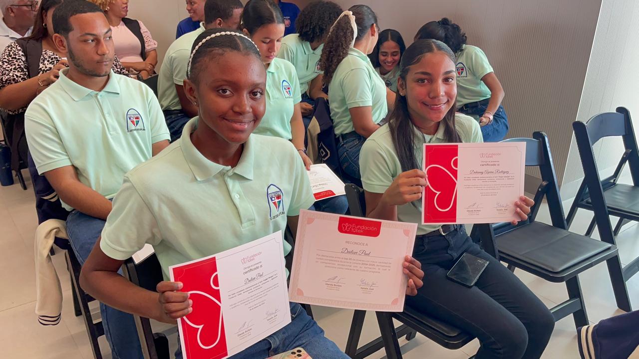 Fundación iQtek fortalece el talento digital con graduación de 30 jóvenes (3)