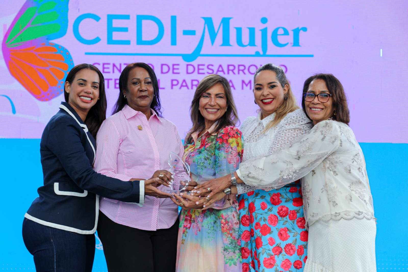 Geanilda Vásquez encabeza acto de CediMujer y ratifica compromiso del Gobierno con mujeres vulnerables (2)