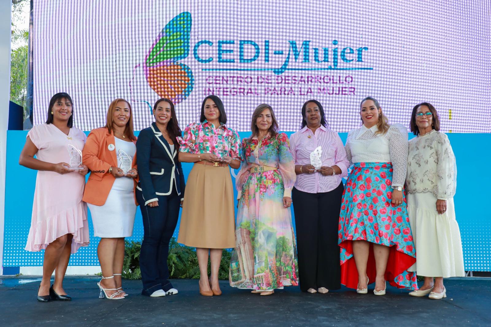 Geanilda Vásquez encabeza acto de CediMujer y ratifica compromiso del Gobierno con mujeres vulnerables (4)