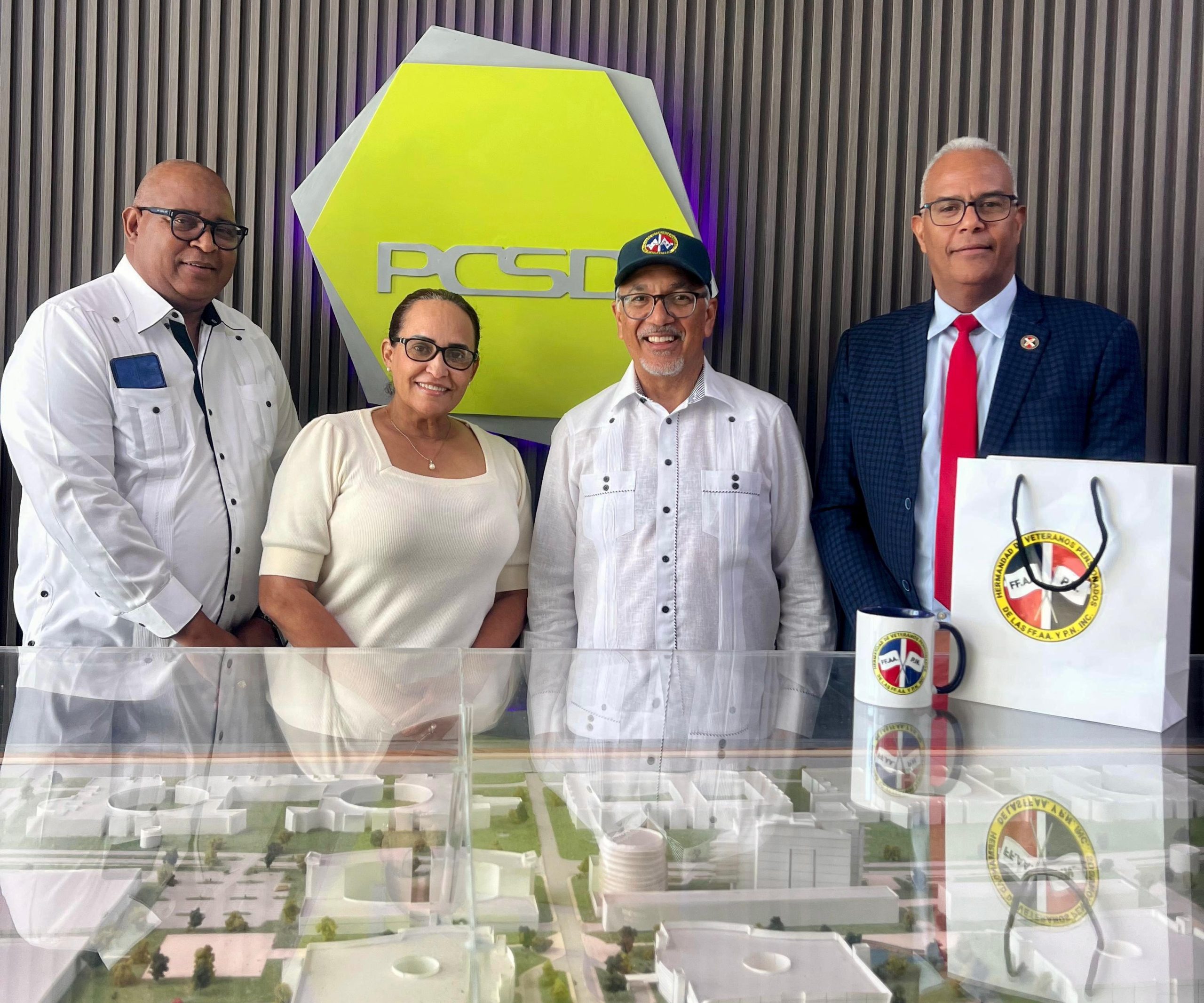 Hermandad de Veteranos y Parque Cibernético coordinan iniciativas de capacitación y empleo para pensionados