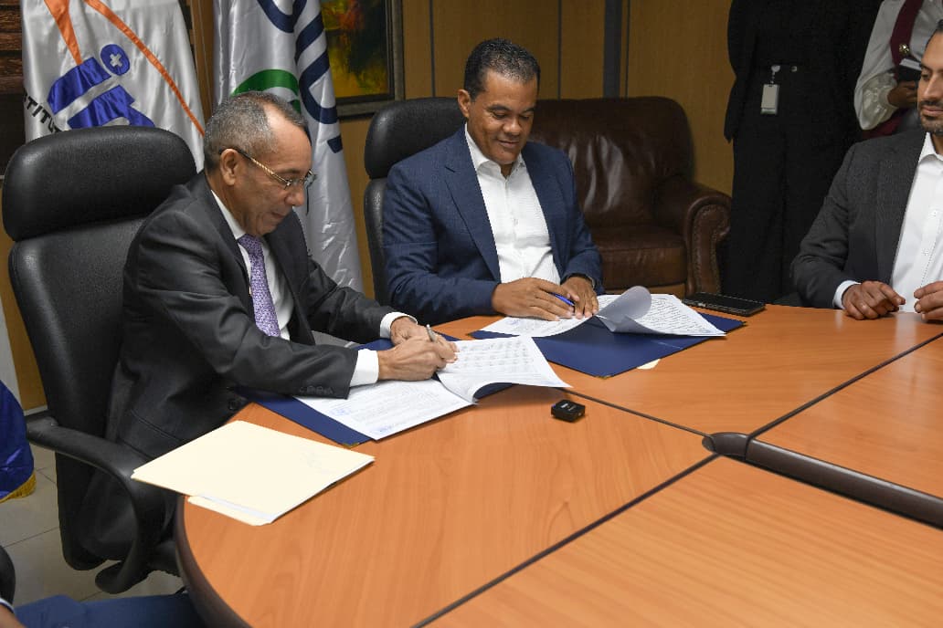 INAVI y DIDA firman convenio para ofrecer servicios funerarios a colaboradores (2)