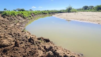 Indrhi interviene río Dajabón, próximo a instalaciones de Codevi, para mitigar inundaciones