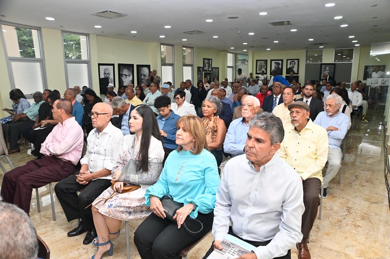 Invitados en puesta de circulación del libro del historiador Carlos Manuel Diloné (Foto Félix Lara El Nuevo Diario) (2)