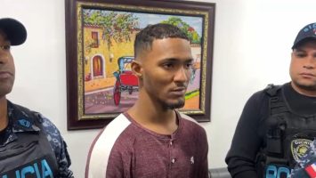 Joven captado en video asaltando mujer en Santiago alega que tiene problemas mentales