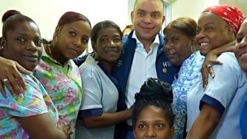 Julio Landrón exalta el sacrificio y la entrega de las mujeres del sector salud