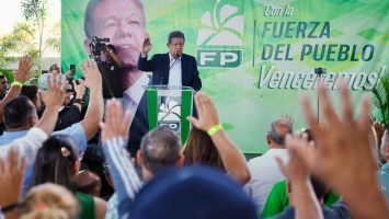 Leonel juramenta exgobernador de Hermanas Mirabal y dirigentes del PRM y PLD en la FP