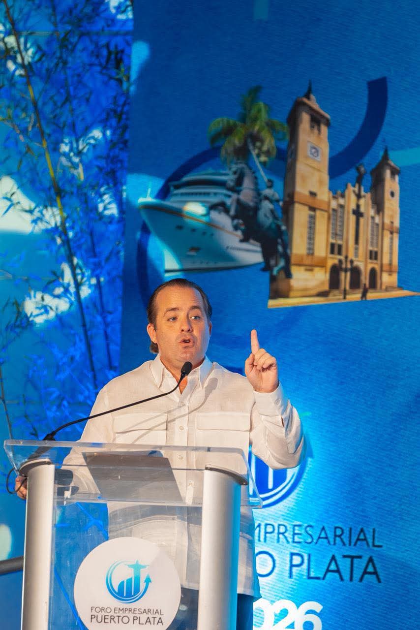 Paliza destaca a Puerto Plata como modelo de desarrollo durante foro empresarial (1)
