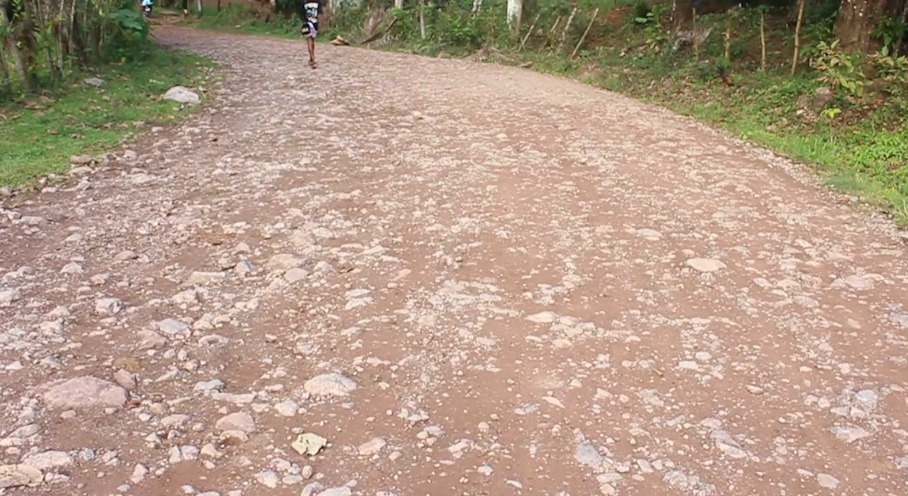 Protestan en Bayaguana para exigir carretera prometida desde hace más de 25 años (1)