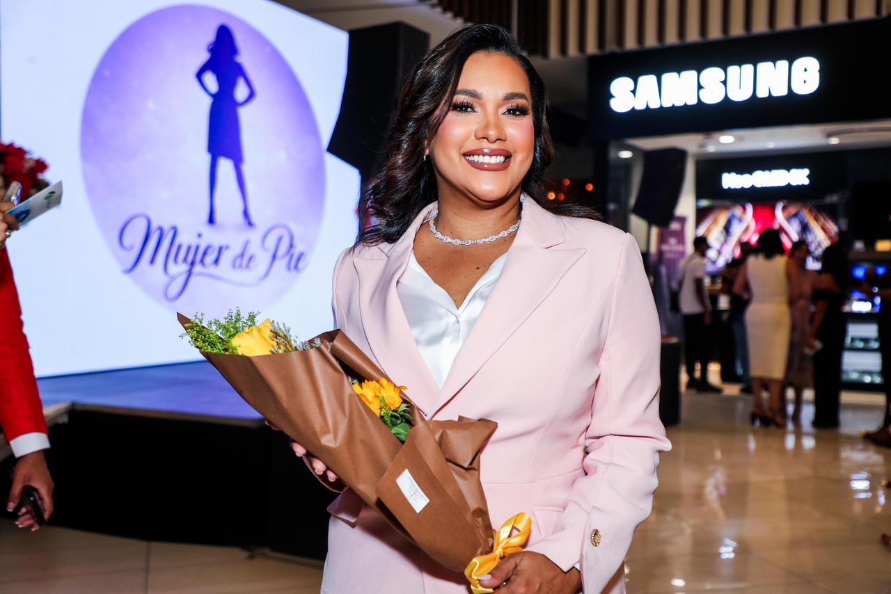 Proyecto Mujer de Pie reúne decenas de mujeres en evento celebrado en Downtown Center (3)