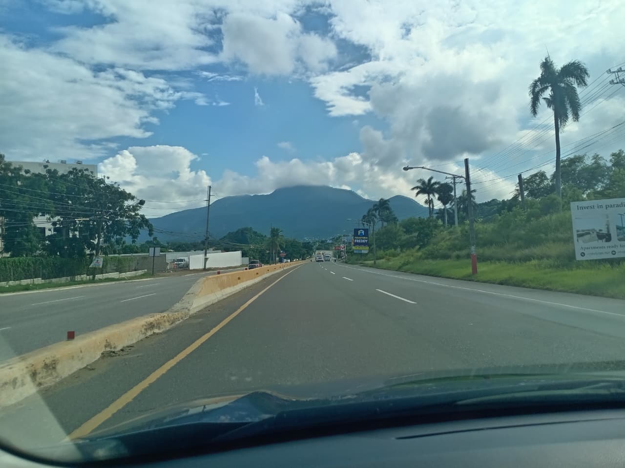 Residentes piden jornada de limpieza en entrada oeste de San Felipe de Puerto Plata (3)