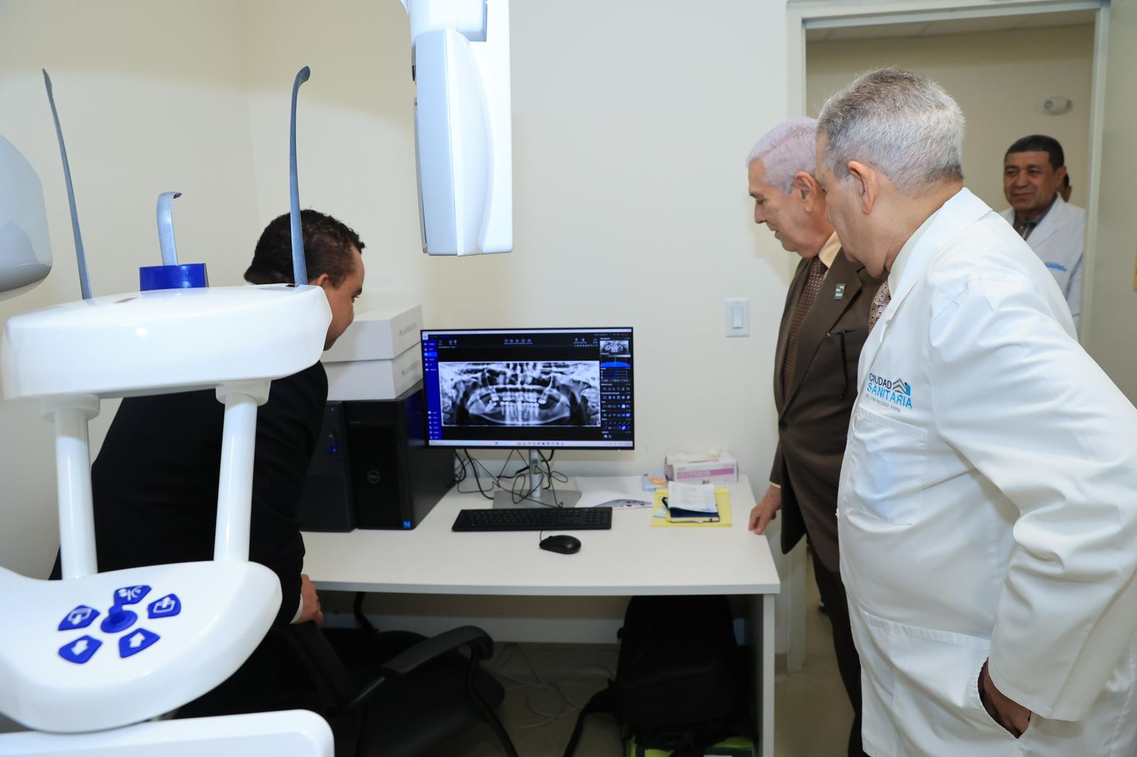 SNS con entrega de tomógrafos dentales en ocho hospitales con una inversión superior a los RD$63 millones (5)