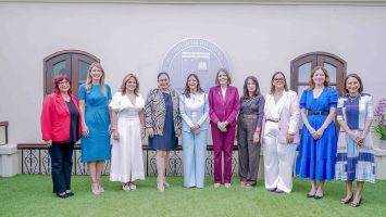 Unibe conmemora el Día de la Mujer con conversatorio sobre arte