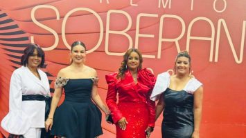 Carolina Almonte deja su sello en los Premios Soberano con propuestas que fusionan alta costura y moda consciente