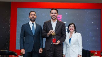 Ángel Fernando Trifolio López es galardonado como Joven del Año en la categoría Empresarios