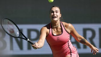 Sabalenka pasa sobre Osaka y se instala en cuartos de Indian Wells