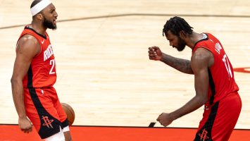 Los Rockets se dan una vida extra y vencen a los Lakers; serie 3-1