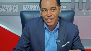 Kelvin Mejía resalta su trayectoria como compositor y su reconocimiento en los Grammy