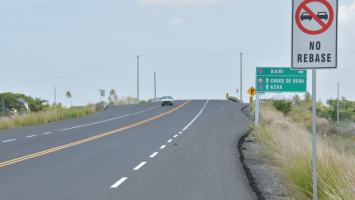 Circunvalación de Baní con tránsito agitado por vacacionistas hacia el sur