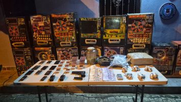Dintel apresa a uno, ocupa máquinas tragamonedas e incauta cigarrillos, dinero, pistola y vehículo en operativo