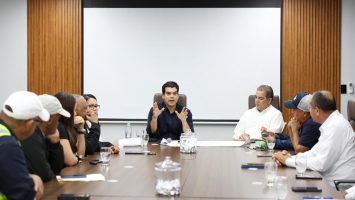 Arnaud supervisa avances de alcantarillado en Licey al Medio junto a comité de veeduría