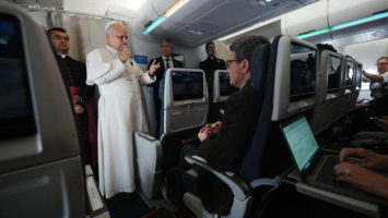 El papa subraya que la Iglesia no aprueba la bendición formal de las parejas homosexuales