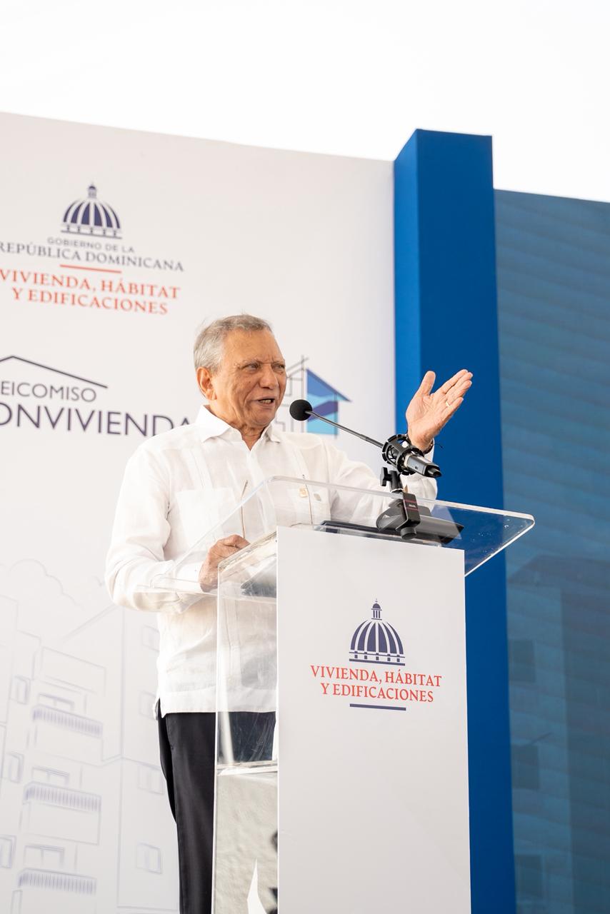 Presidente Ejecutivo del Banco de la Reserva, Dr. Leonardo Aguilera, destaca financiamiento por más de RD$330 millones. (5)