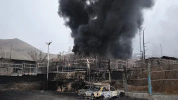 Irán denuncia ataque a refinería tras alto el fuego
