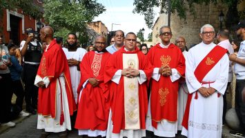 Iglesia católica conmemora el Santo Entierro con solemne procesión de fe y recogimiento en Viernes Santo