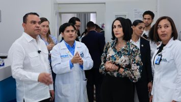 Primera dama y director del SNS realizan visita al Incart
