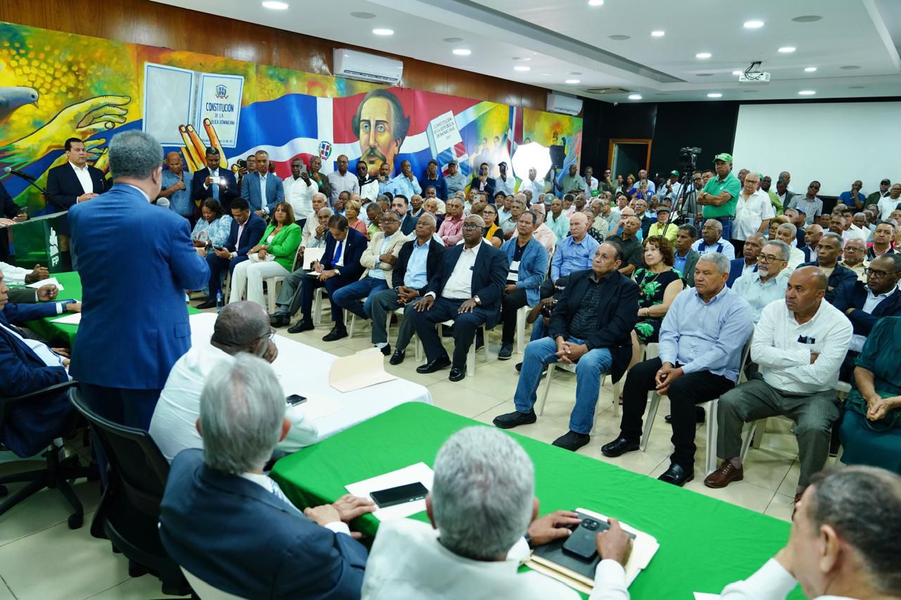 Leonel se reúne con dirigentes agropecuarios En 2028 revolucionará métodos de producción nacional (4) Leonel se reúne con dirigentes agropecuarios En 2028 revolucionará métodos de producción nacional (4)